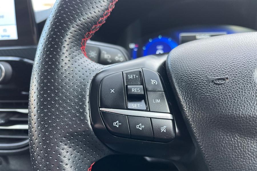 Ford KUGA Photo autoimg-92dfb647e268481c6ecc150e3d549facd819d8dd.jpg