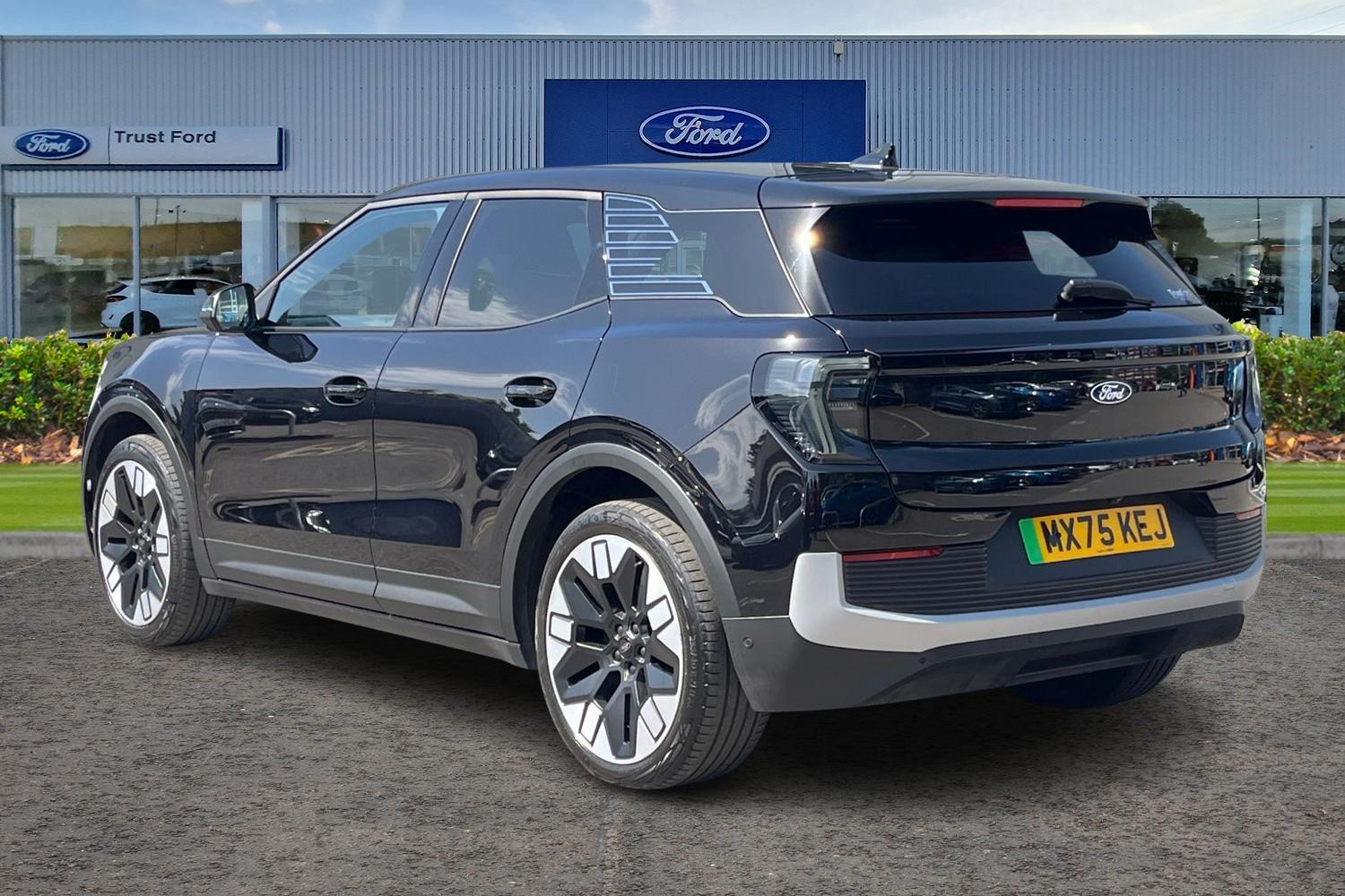 Ford Explorer Photo 1