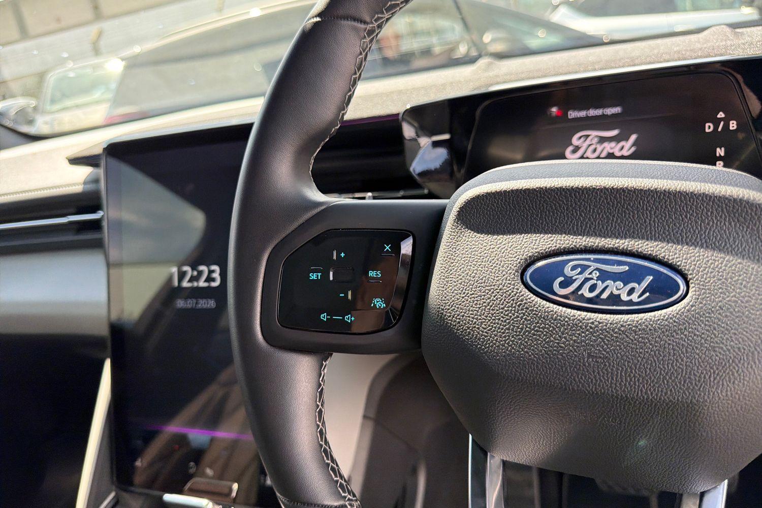 Ford EXPLORER Photo 25