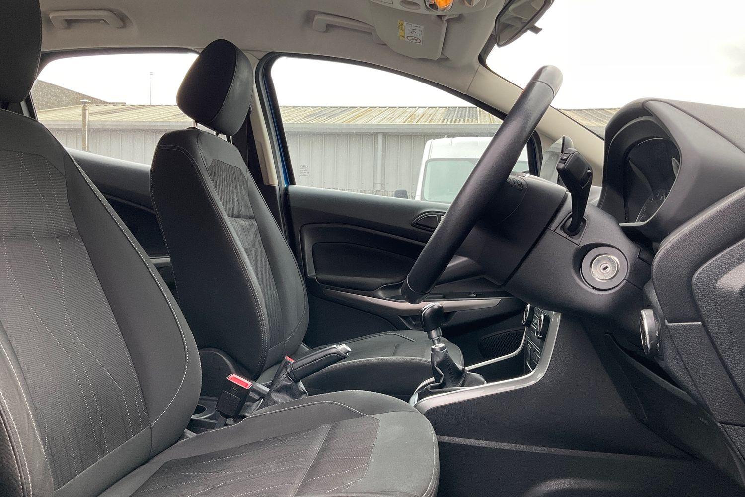 Ford ECOSPORT Photo 16