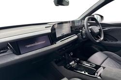 Audi Q6 e-tron Photo 2