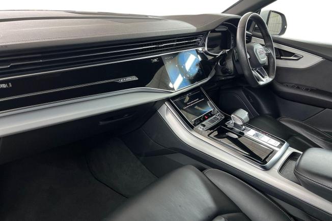 AUDI Q8 Photo 2
