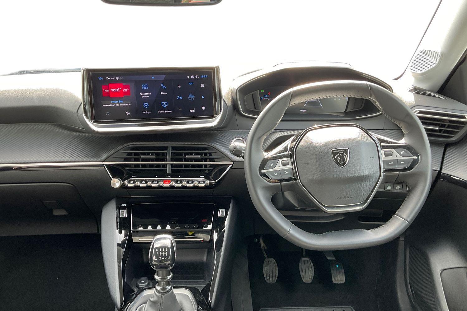 Peugeot 208 Photo 10