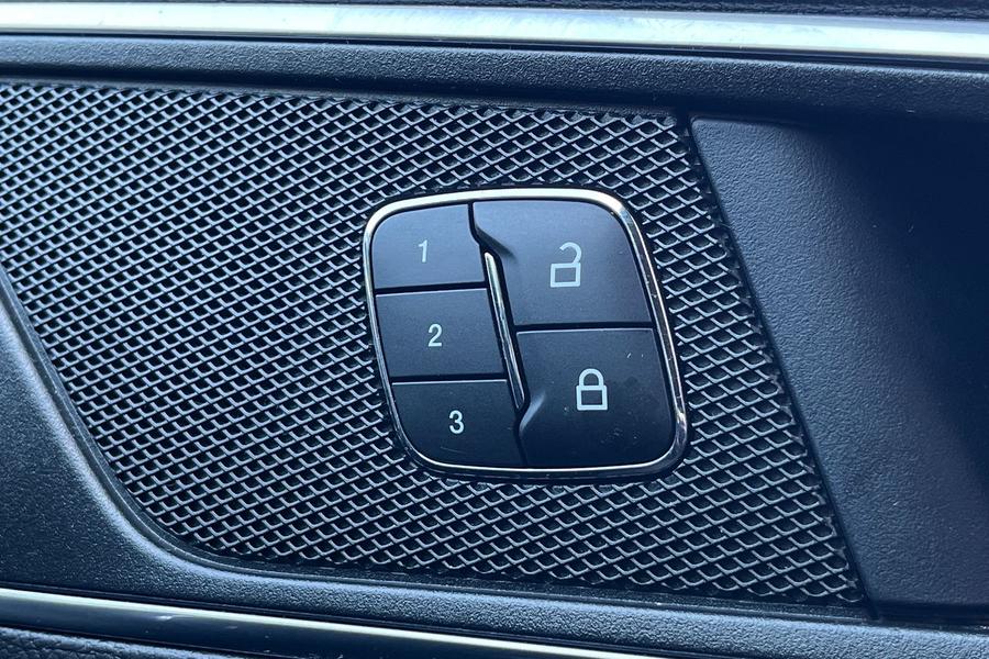 Ford S-MAX Photo autoimg-92ff57ccb9ae2924f3a7c64f6c0013e30093dca0.jpg