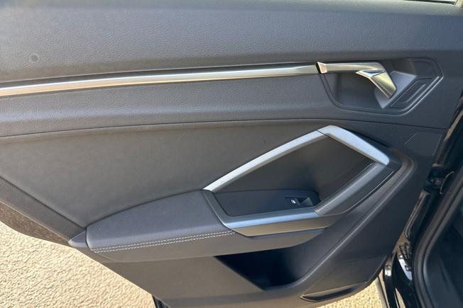 AUDI Q3 Photo 48