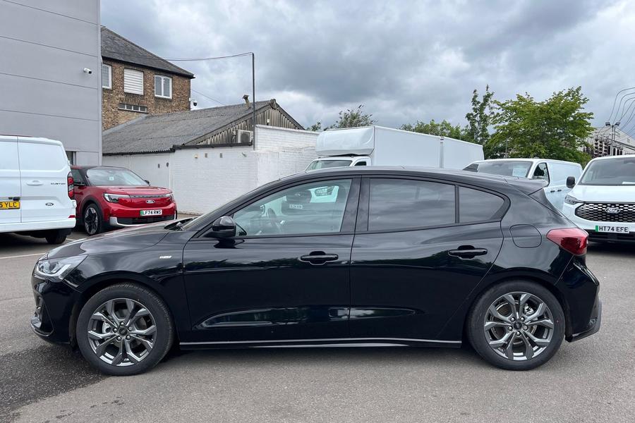 Ford FOCUS Photo autoimg-93058240c7006c48b0e32ea6ec4ac765ae4196e7.jpg