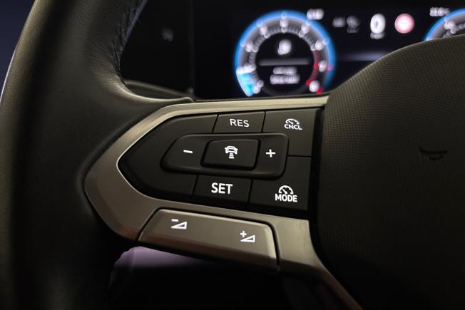 VOLKSWAGEN Tiguan Photo 16