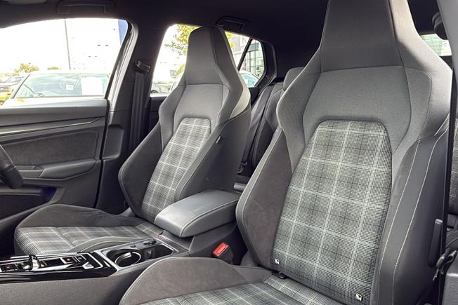 VOLKSWAGEN Golf Photo 21