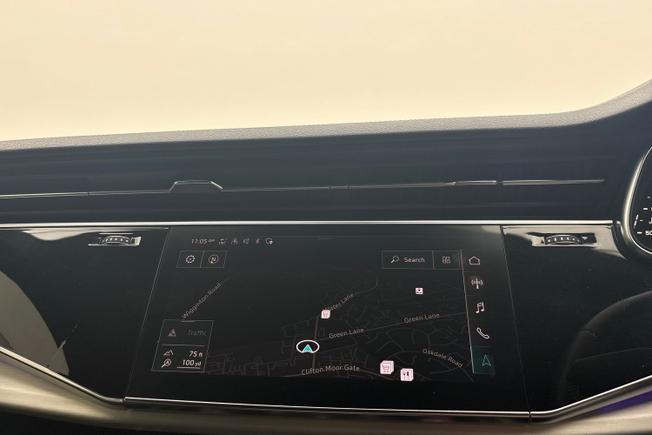 AUDI Q8 Photo 14