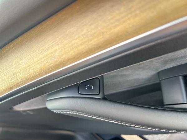 TESLA Model Y Photo autoimg-930b864b9f7bd84713dc2d0831af9d35e01fb136.jpg