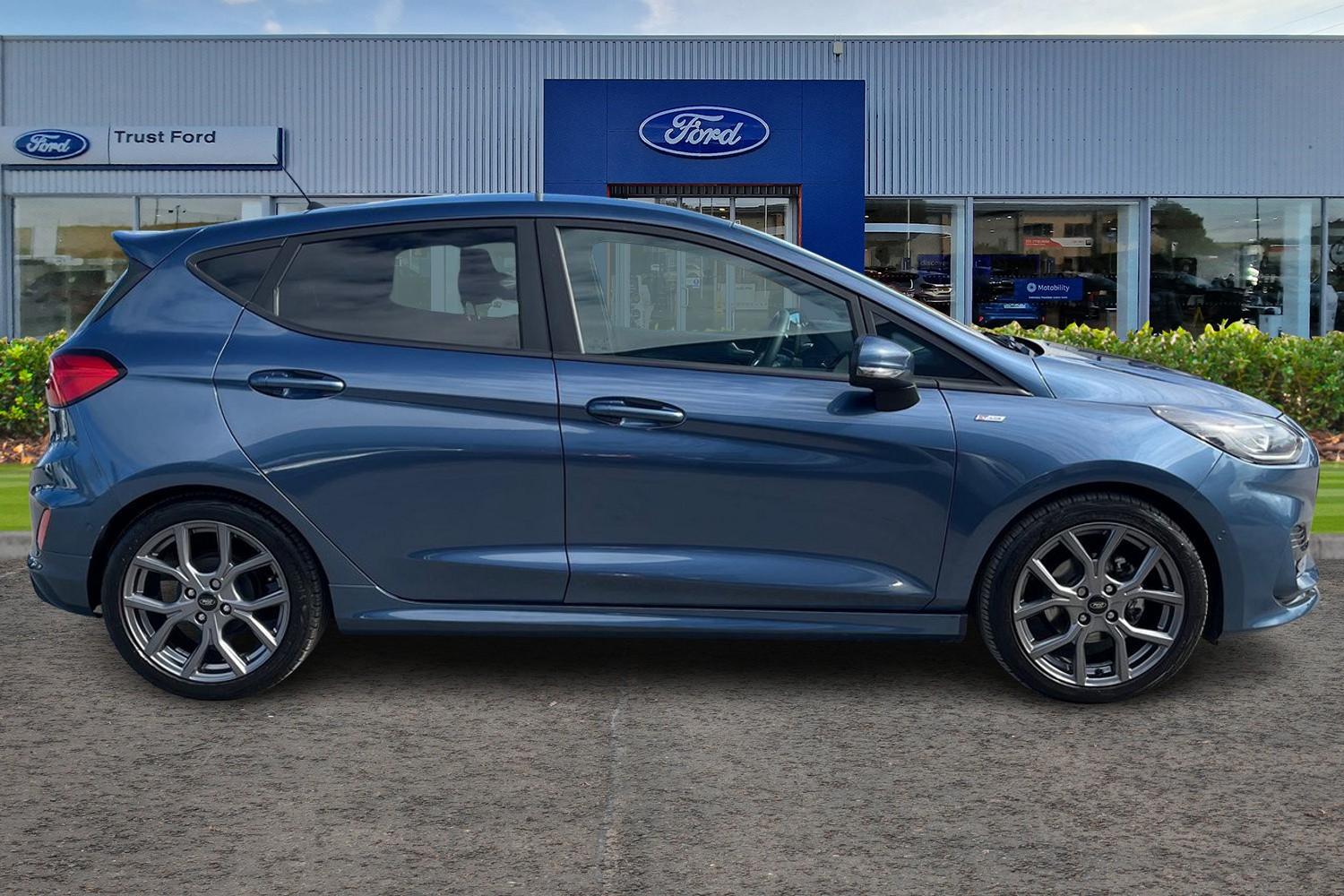 Ford FIESTA Photo 2