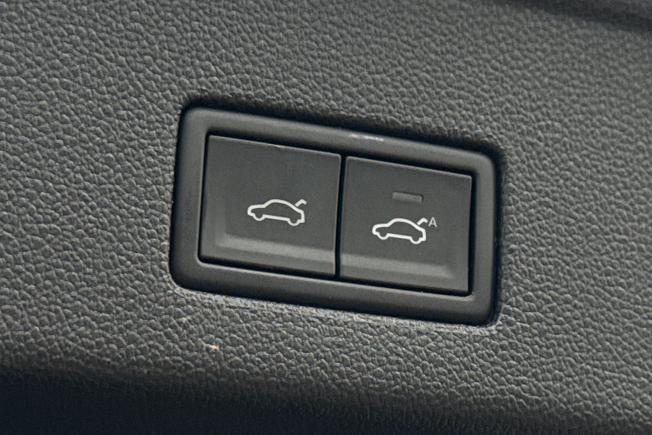 VOLKSWAGEN Touareg Photo 49