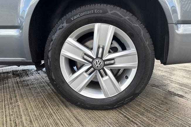 Volkswagen Transporter Shuttle Photo 5