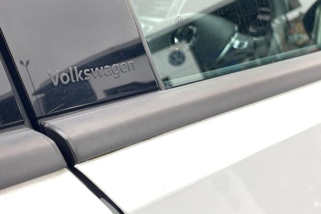 VOLKSWAGEN T-Roc Photo 23