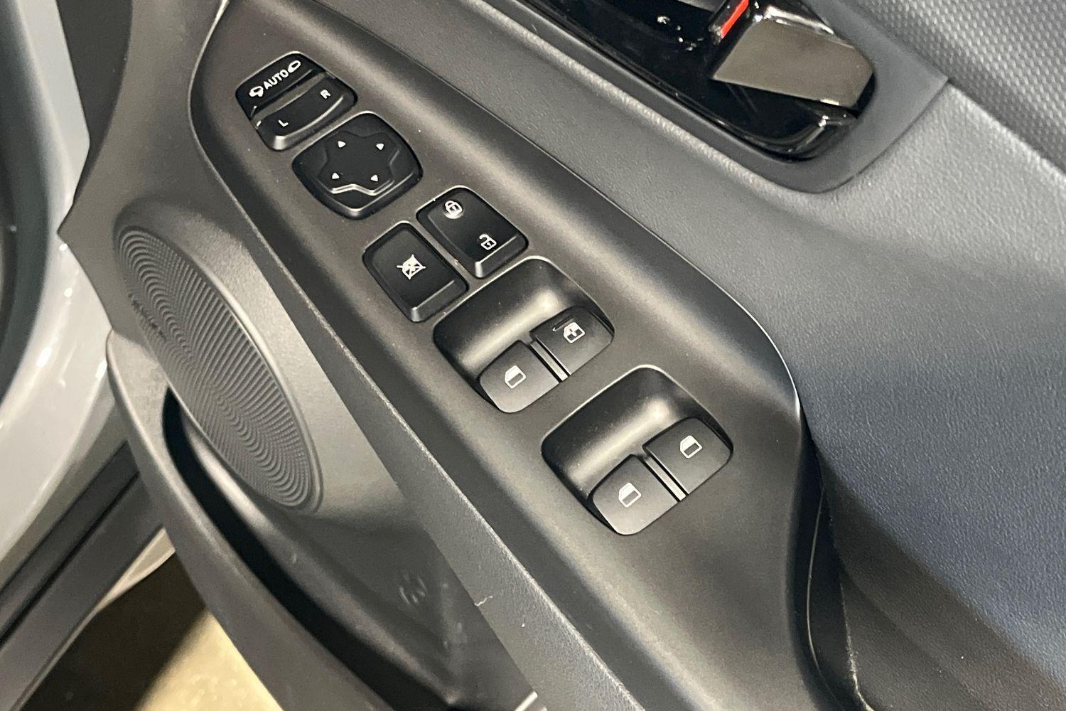 Hyundai KONA Photo 15