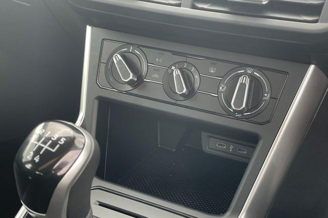 VOLKSWAGEN Polo Photo 28