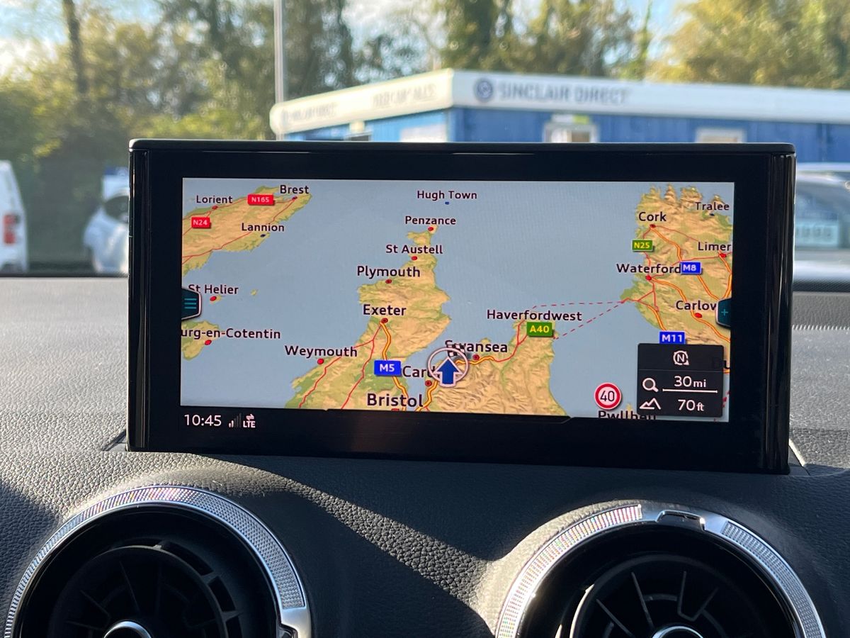Audi Q2 Photo 10