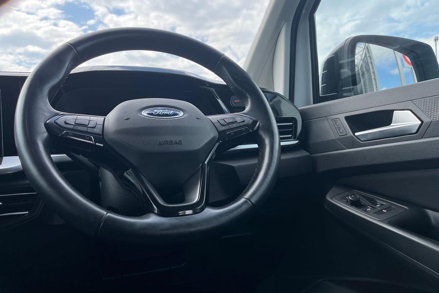 Ford TOURNEO CONNECT Photo autoimg-932b6ca7ed1c7379f73d9a5285d840f62e60a456.jpg