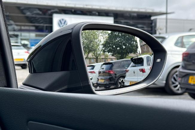 VOLKSWAGEN Golf Photo 32