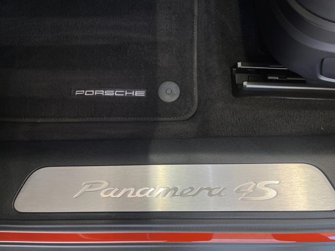 PORSCHE Panamera Photo 30