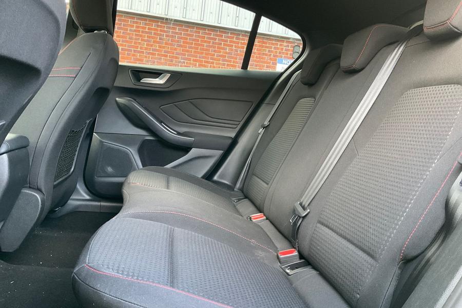 Ford Focus Photo autoimg-93315d3ee4711785561b891259f6448f20930709.jpg