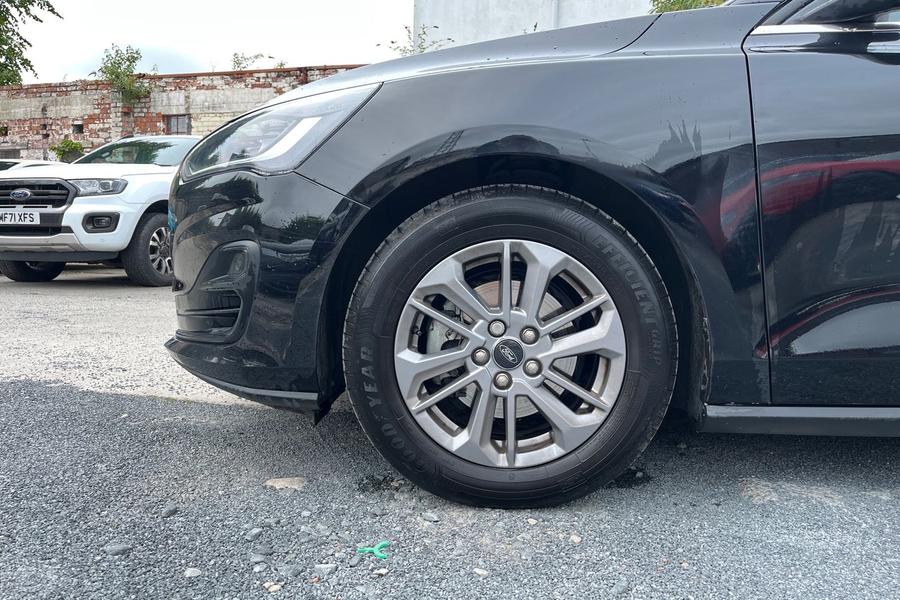 Ford FOCUS Photo autoimg-9331a5c0bfa0231be36cf69ba3c27679cd131138.jpg