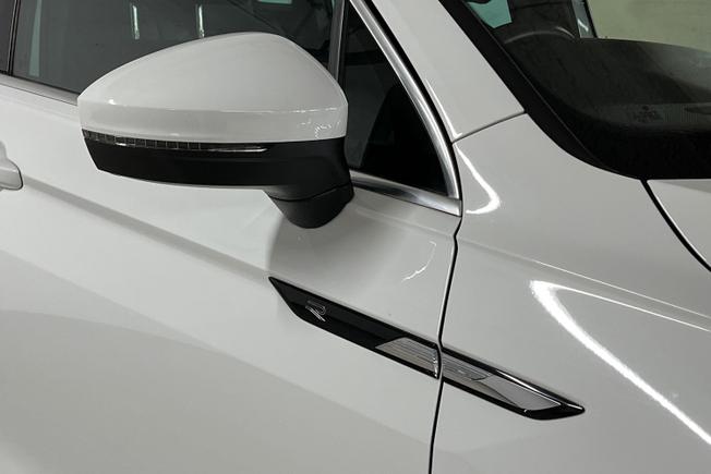VOLKSWAGEN Tiguan Photo 20