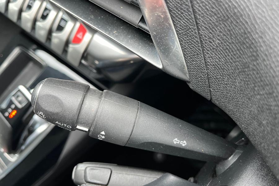 Peugeot 3008 Photo autoimg-93456e93469c465a342d17bc484b6e24462318ef.jpg