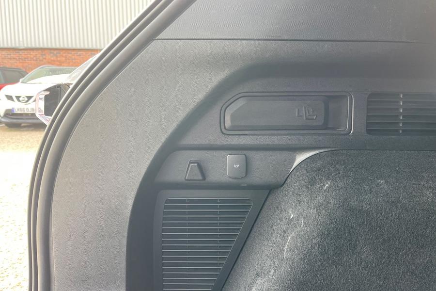 Ford Kuga Photo autoimg-9345966a2ba90a850a1129c67a2f911a93b72dbb.jpg