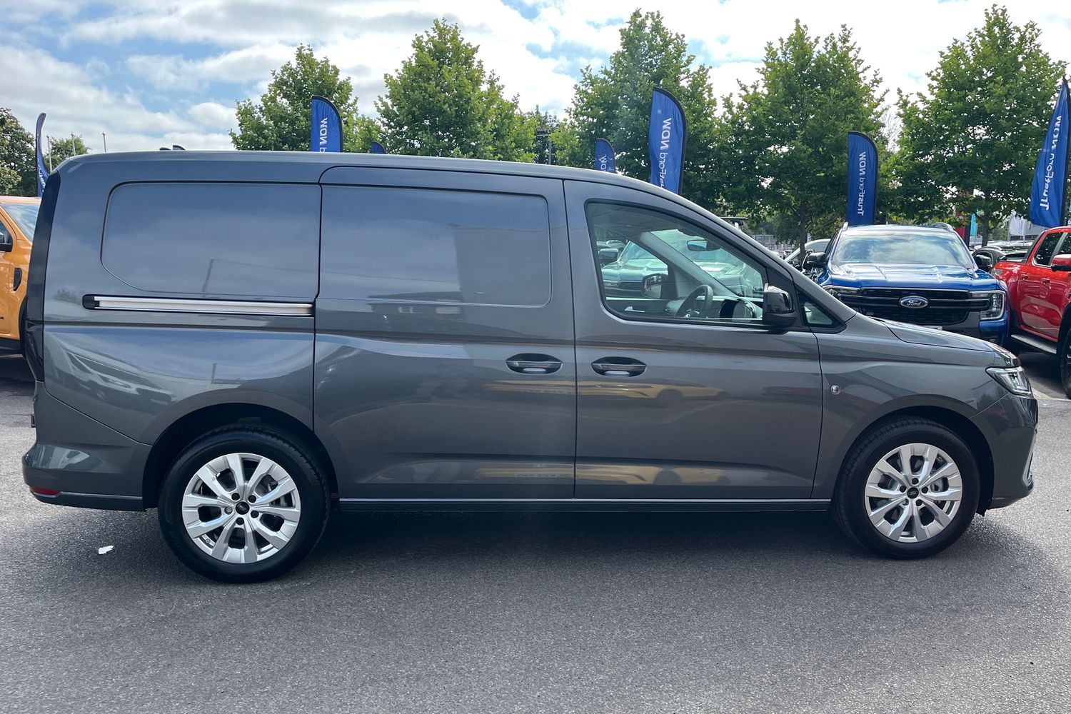 Ford TRANSIT CONNECT Photo 35