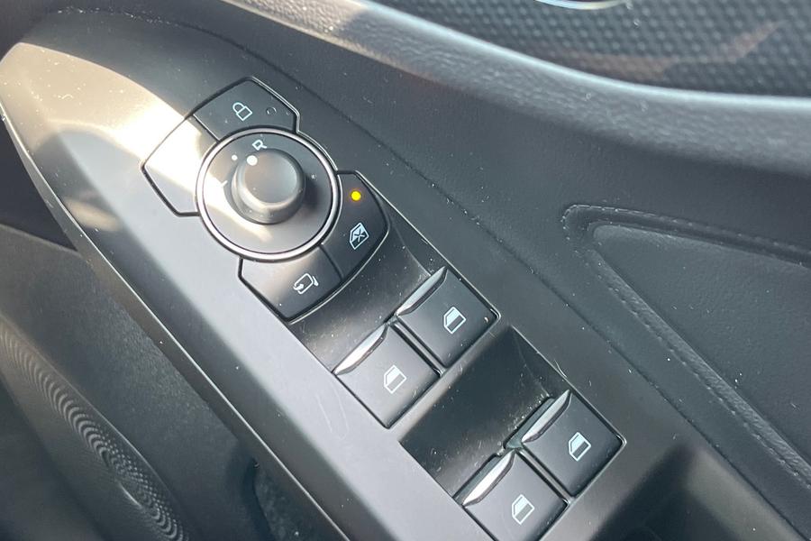 Ford Focus Photo autoimg-93513659564e6512ed125562d9c1f8a4593df20c.jpg