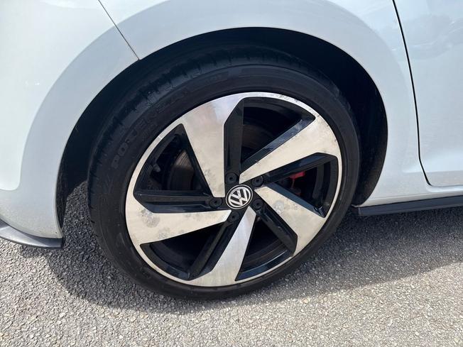 VOLKSWAGEN Golf Photo 26