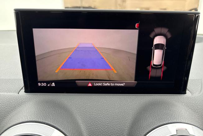 AUDI Sq2 Photo 21
