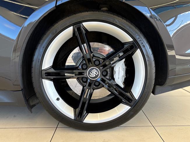 PORSCHE Taycan Photo 26