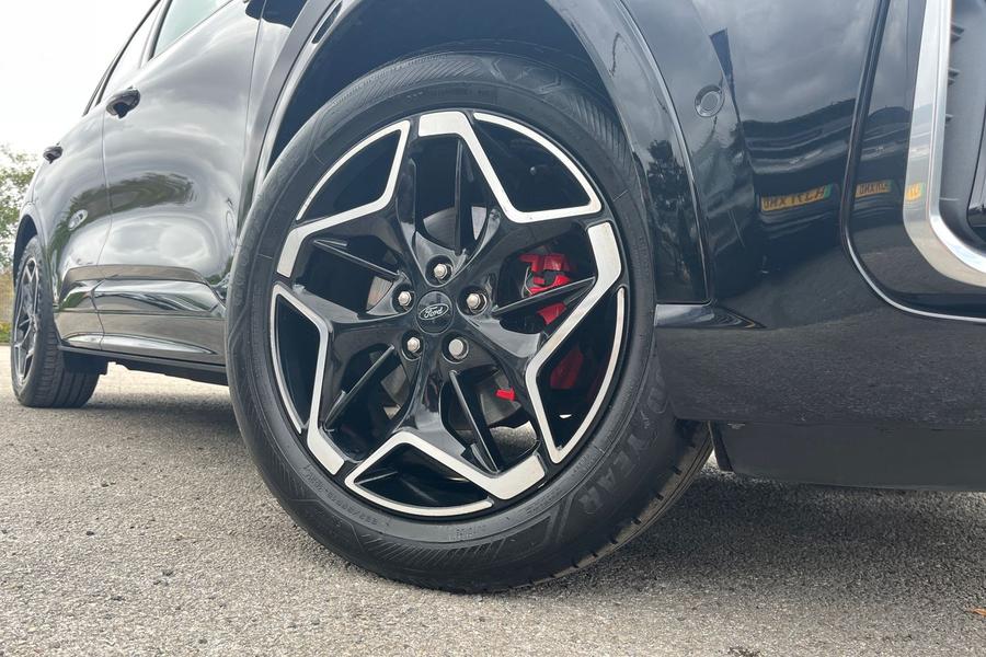 Ford Kuga Photo autoimg-936a937c76f0f643042fe2a2fc7f421e76359206.jpg