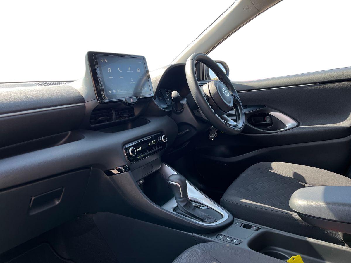 Toyota Yaris Photo 2