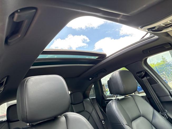 PORSCHE Macan Photo 30