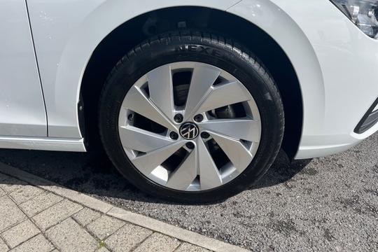 Volkswagen Golf Photo autoimg-937d50e930cd35aa89a50a350bef3eb993a36984.jpg