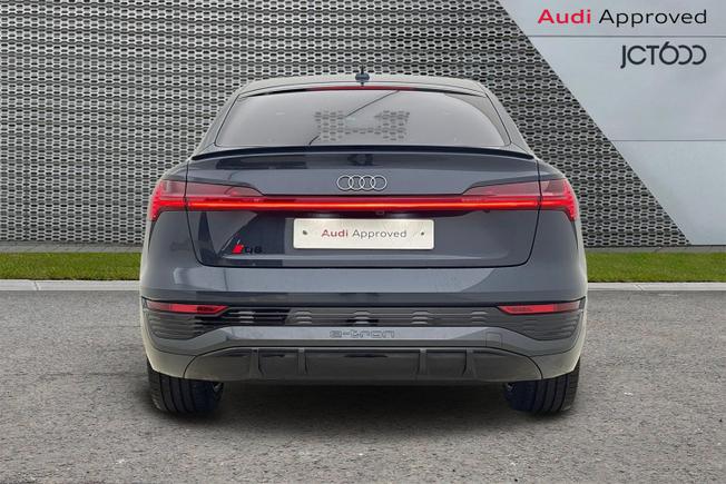 AUDI Q8 e-tron Photo 8