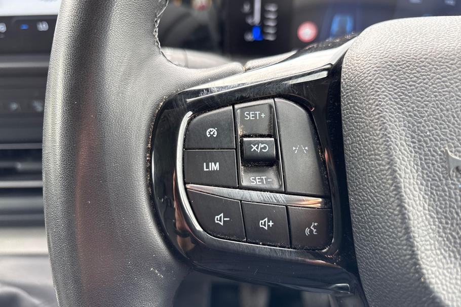 Used Ford TRANSIT CUSTOM LA24HWM 28