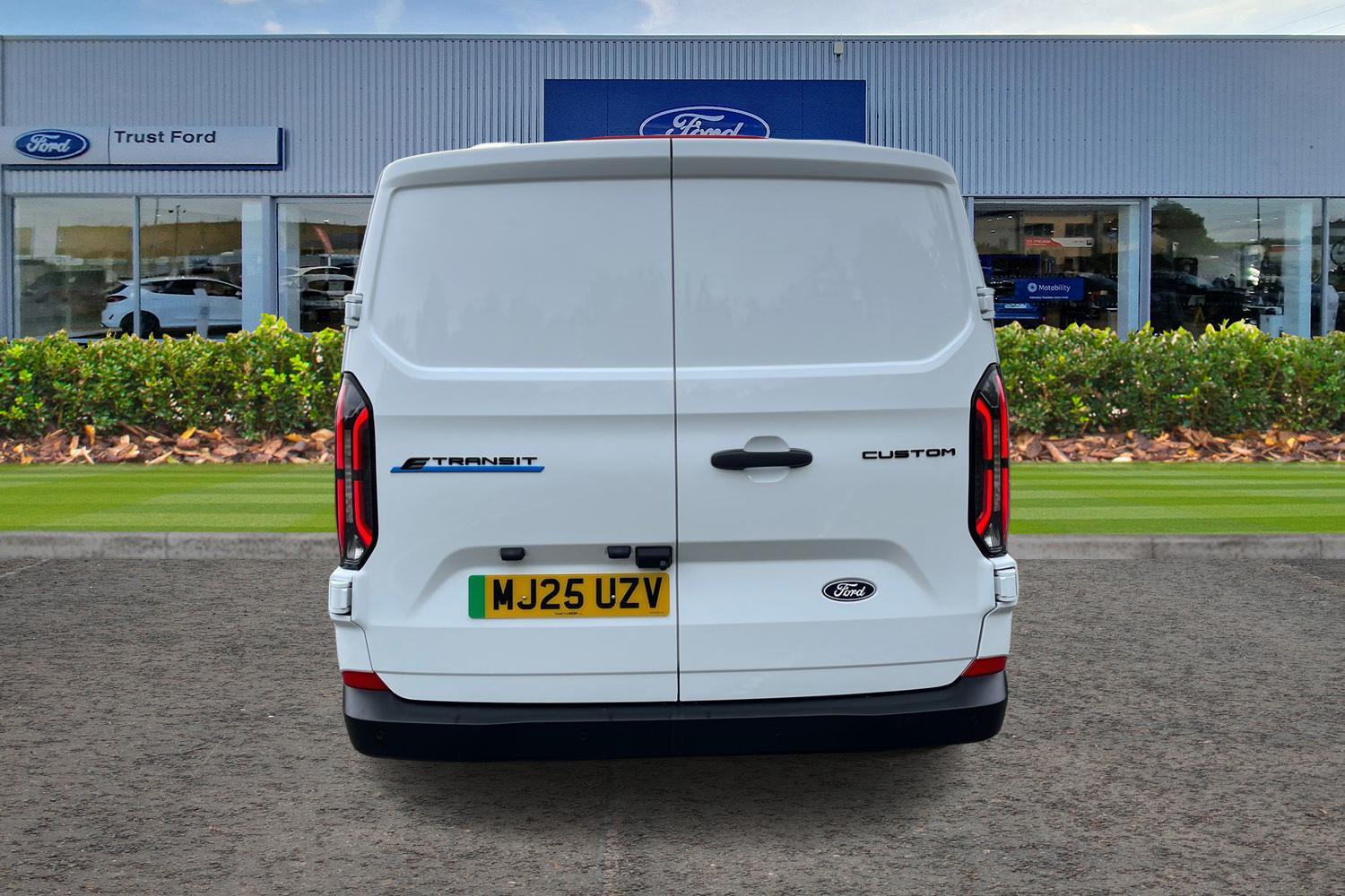 Ford E-TRANSIT CUSTOM Photo 12