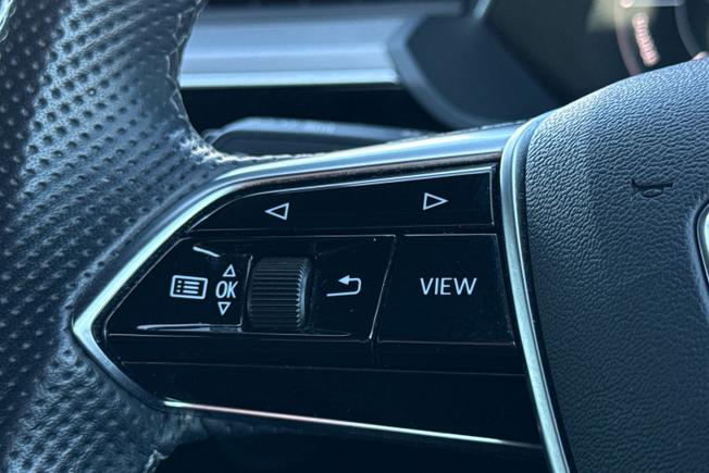 Audi e-tron Photo 16