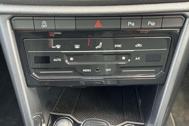 VOLKSWAGEN T-Roc Photo 22