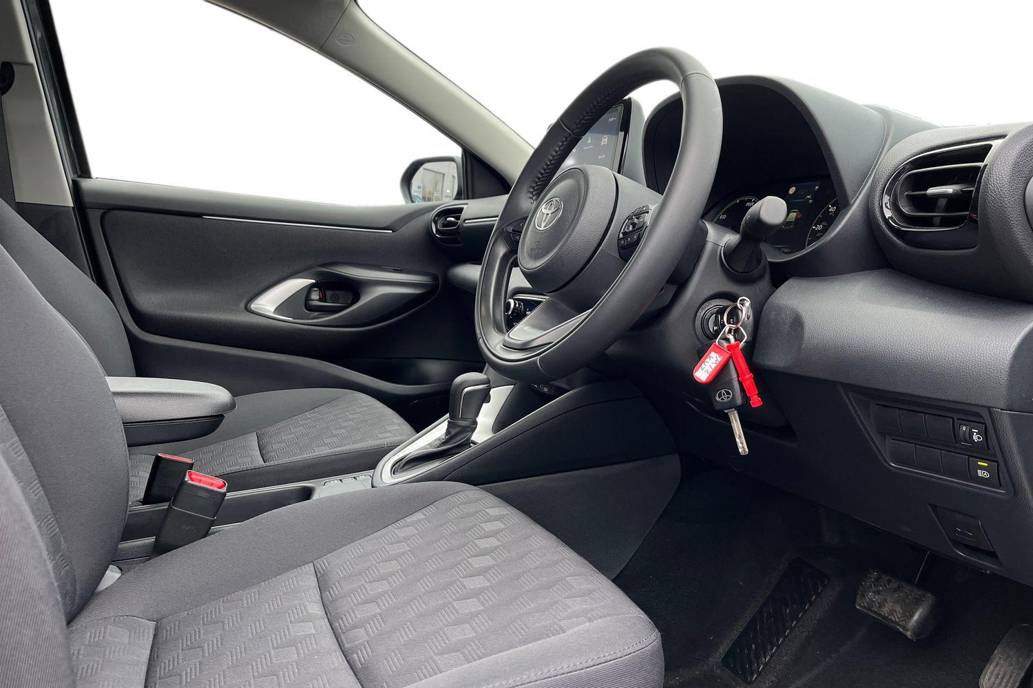 Toyota YARIS Photo 8