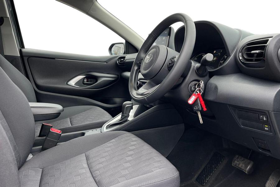 Toyota YARIS Photo autoimg-938bab5d83b06ef9c094cea3c0609c7ac702dd2f.jpg