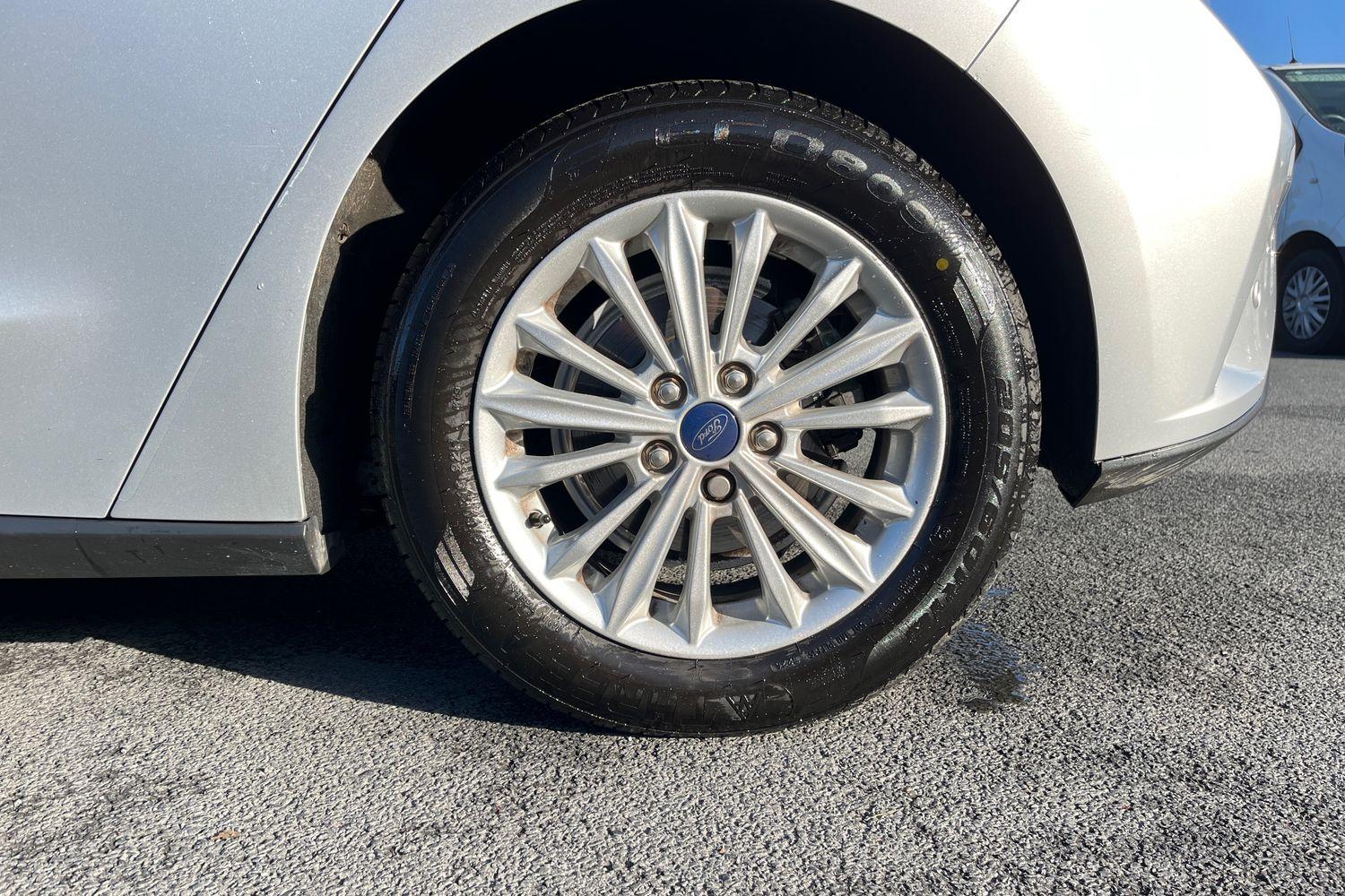 Ford FOCUS Photo 7