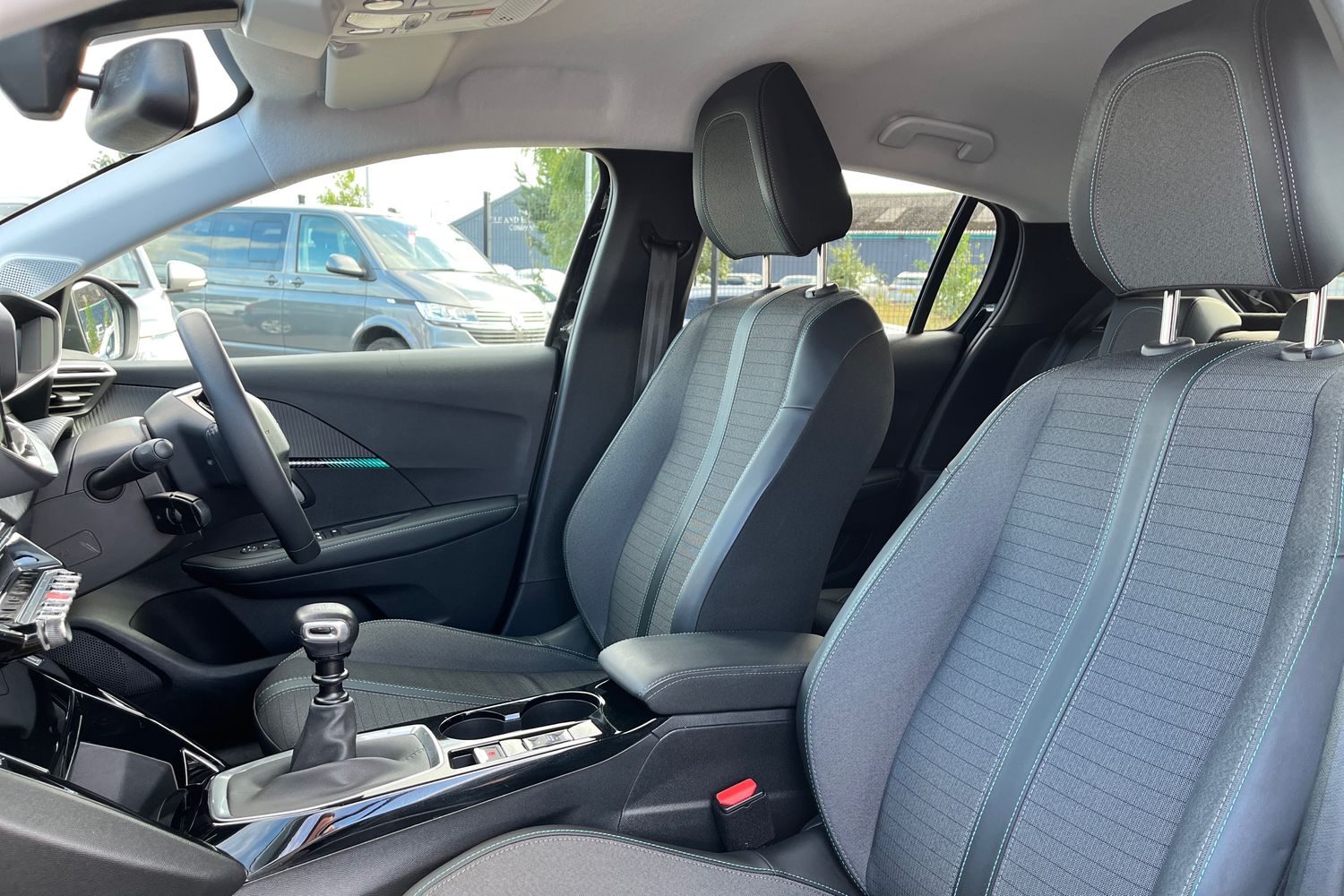 Peugeot 208 Photo 18