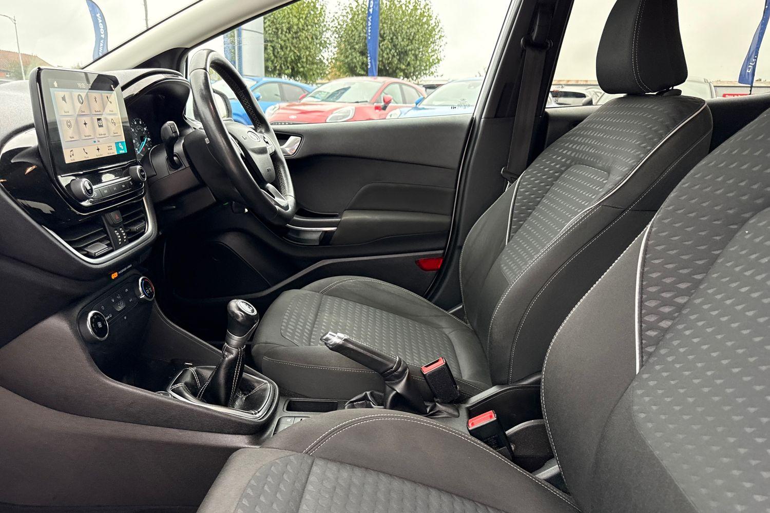 Ford FIESTA Photo 18