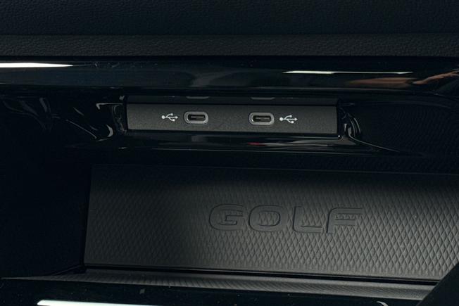 VOLKSWAGEN Golf Photo 24
