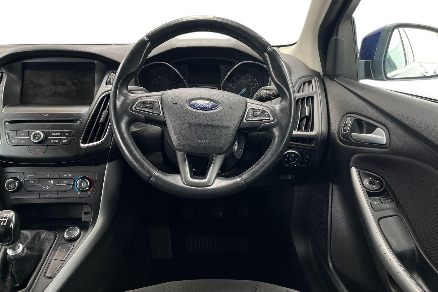Ford FOCUS Photo 10